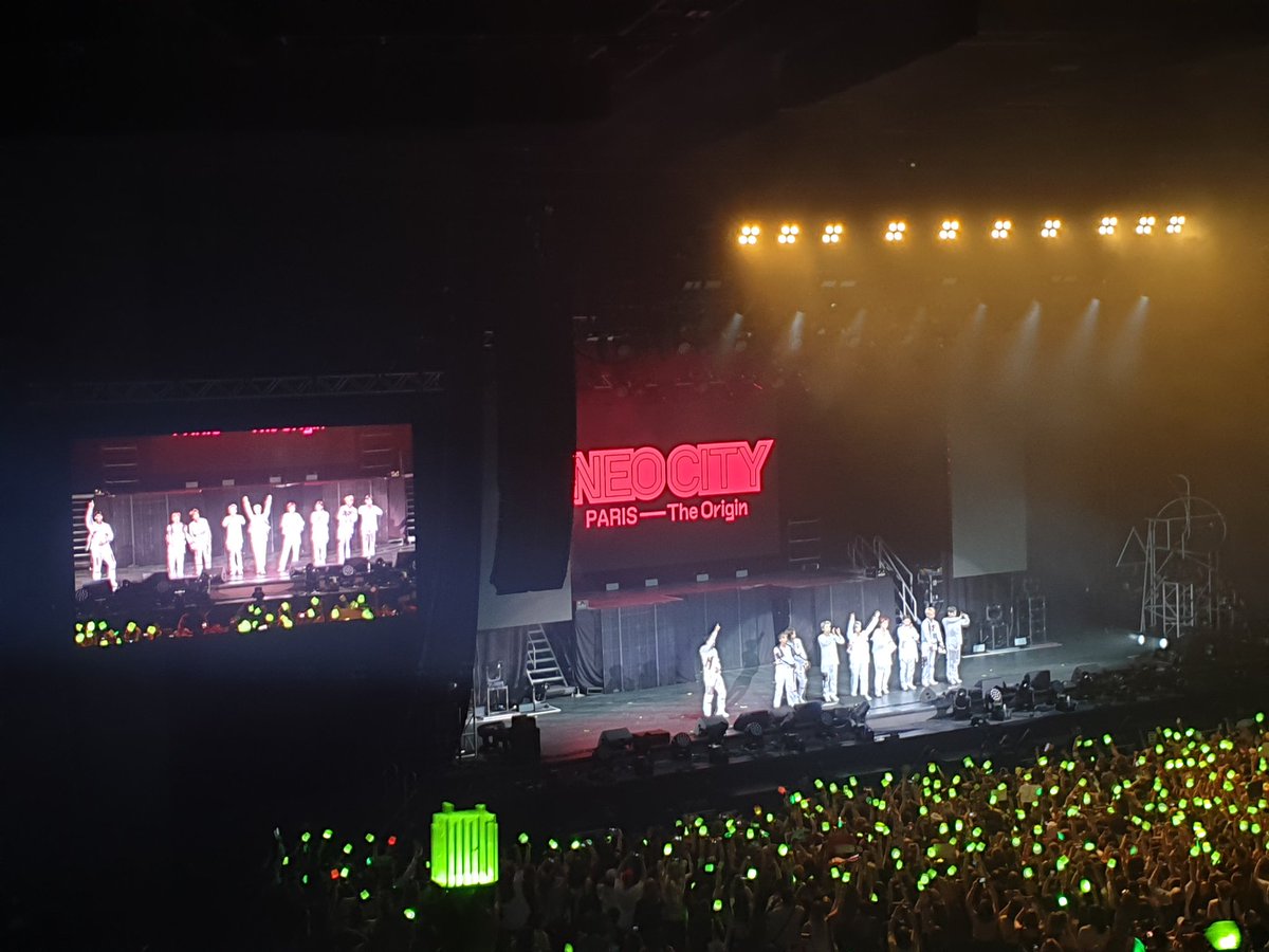 yvnhopaws's tweet photo. seeing you guys in paris was one of the greatest experiences of my life. thank you so much for this amazing tour and for your hard work~ stay happy &amp; healthy and i hope i'll see you soon again! 🖤
#THANKYOUNCT127 
#THANKYOUNEOCITY 
#NEOCITYinPARIS https://t.co/xMnTjNbnZf