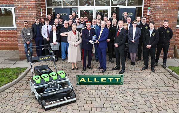 FSMmagazine1's tweet photo. Allett Awarded Queen's Award For Enterprise-International Trade
https://t.co/ycnwI2c0ah
@AllettMowers @TheQueensAwards https://t.co/vw6dwB4bJw