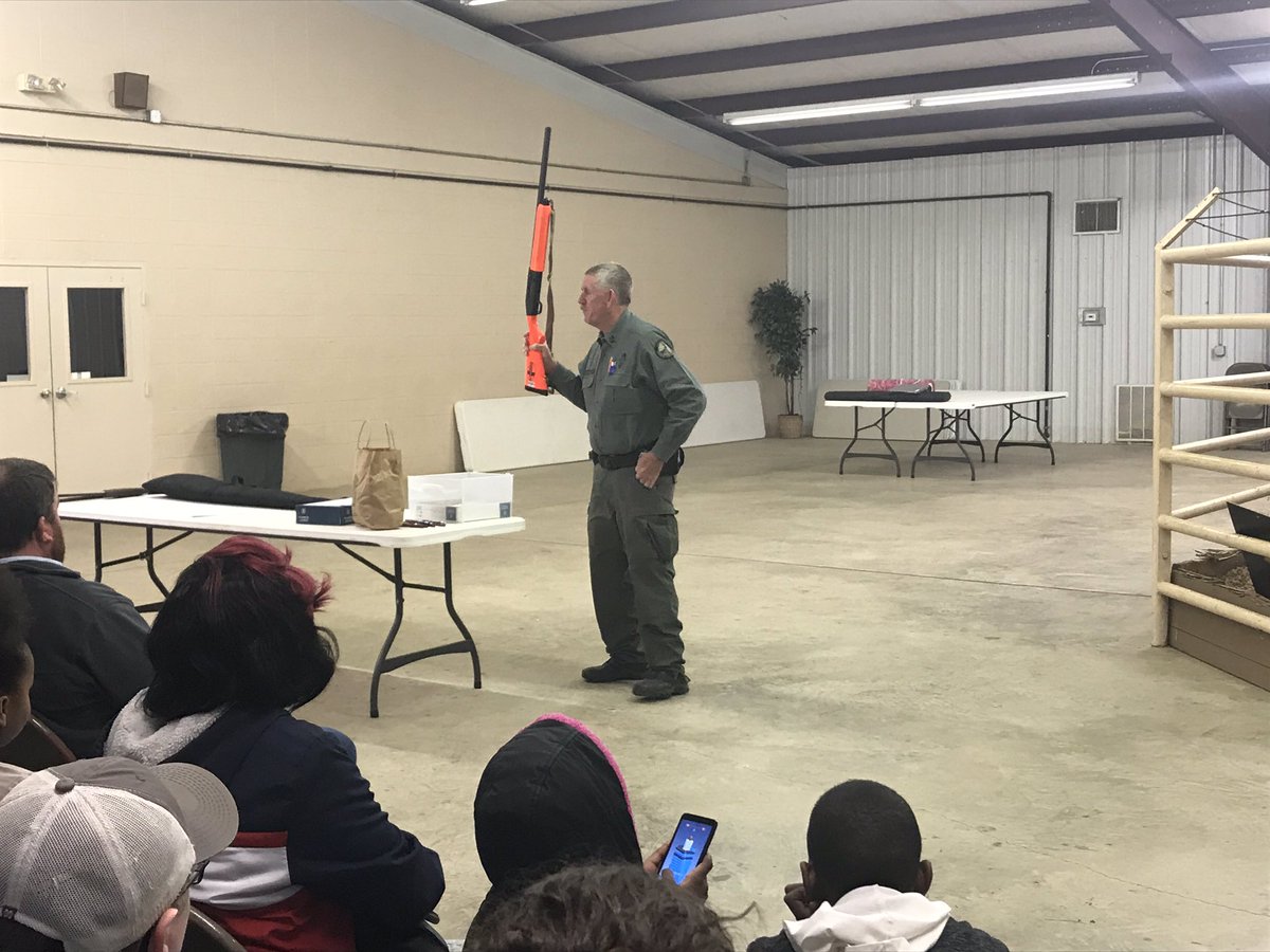 MarshallCoExt's tweet image. Danny Mills w/ @MDWFPonline talking gun safety to Marshall County 4-H S.A.F.E.T.Y. Participants on 2/23/20