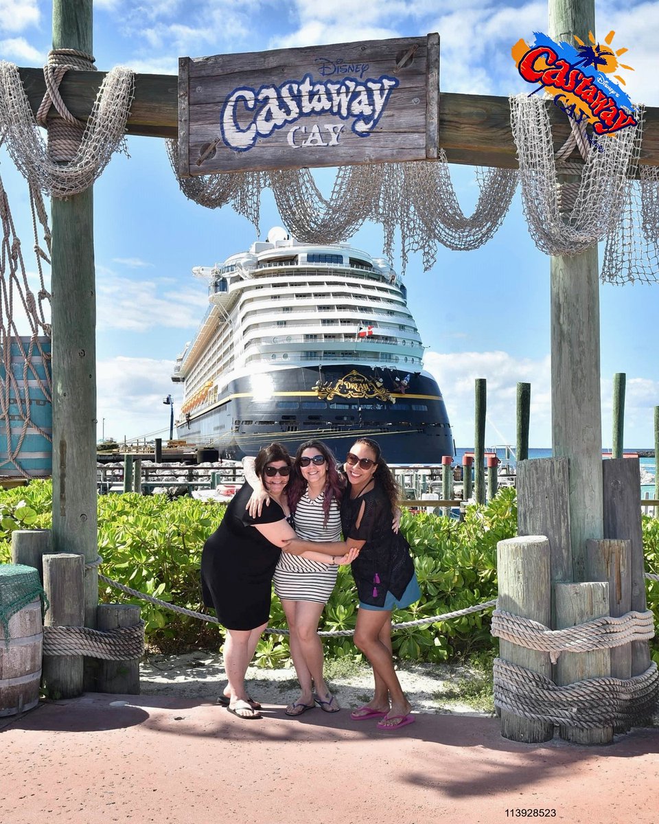 MamasGeeky's tweet photo. I had so much fun at #CastawayCay with great friends (who are like family). Disney's private island is amazing! If you haven't experienced a #DisneyCruise yet, book one! This was my 4th and I will be back again! #DisneyCruiseLine #DisneyCreators (hosted) https://t.co/YfMZKyViUW