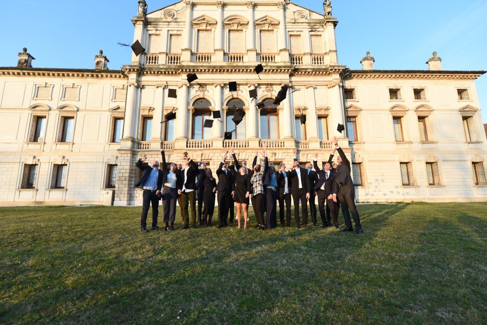 FondazioneCUOA's tweet photo. Venerdì 21 febbraio si è tenuta al CUOA la cerimonia di consegna dei Diplomi Master in Lean Management ai 19 Lean leaders, che si uniscono alla community degli oltre 6.740 Alumni Master CUOA.
https://t.co/tm7BHRueZe https://t.co/p32mvZXbwd