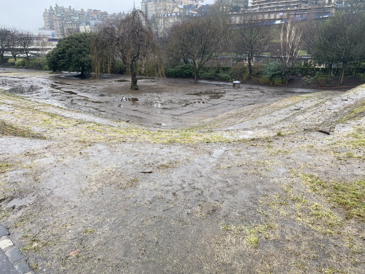 edinspotlight's tweet photo. The lush green grass (albeit wet) in West Princes Street Gardens V the mud bath in EPSG today.
We know which one weβd rather they both looked like π
#Edinburgh https://t.co/ohDajyU5D4