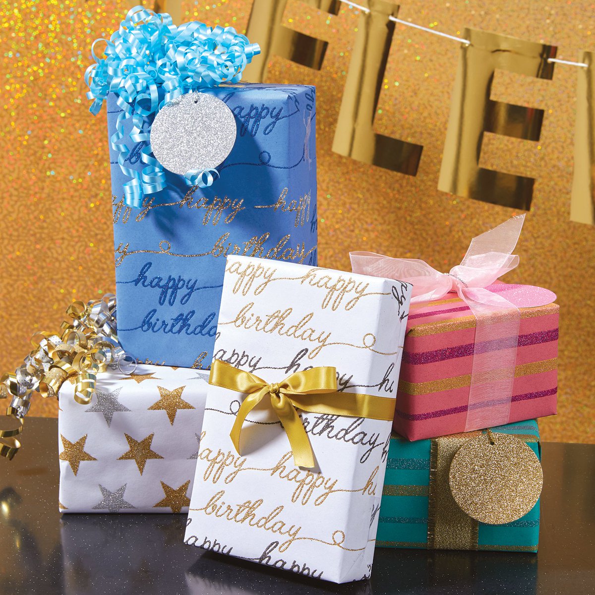 ByDesignDesign's tweet image. All that glitters is not JUST gold. 🎁

#designdesign #acolorstory #lovelysquares #papergoods #risingtidesociety #greetingcard #dailydoseofpaper #abmiscolorful #partygoods #giftwrap #giftpackaging