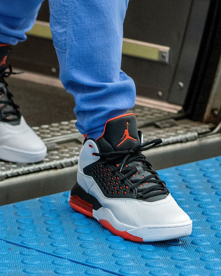 jordan maxin 200 orange