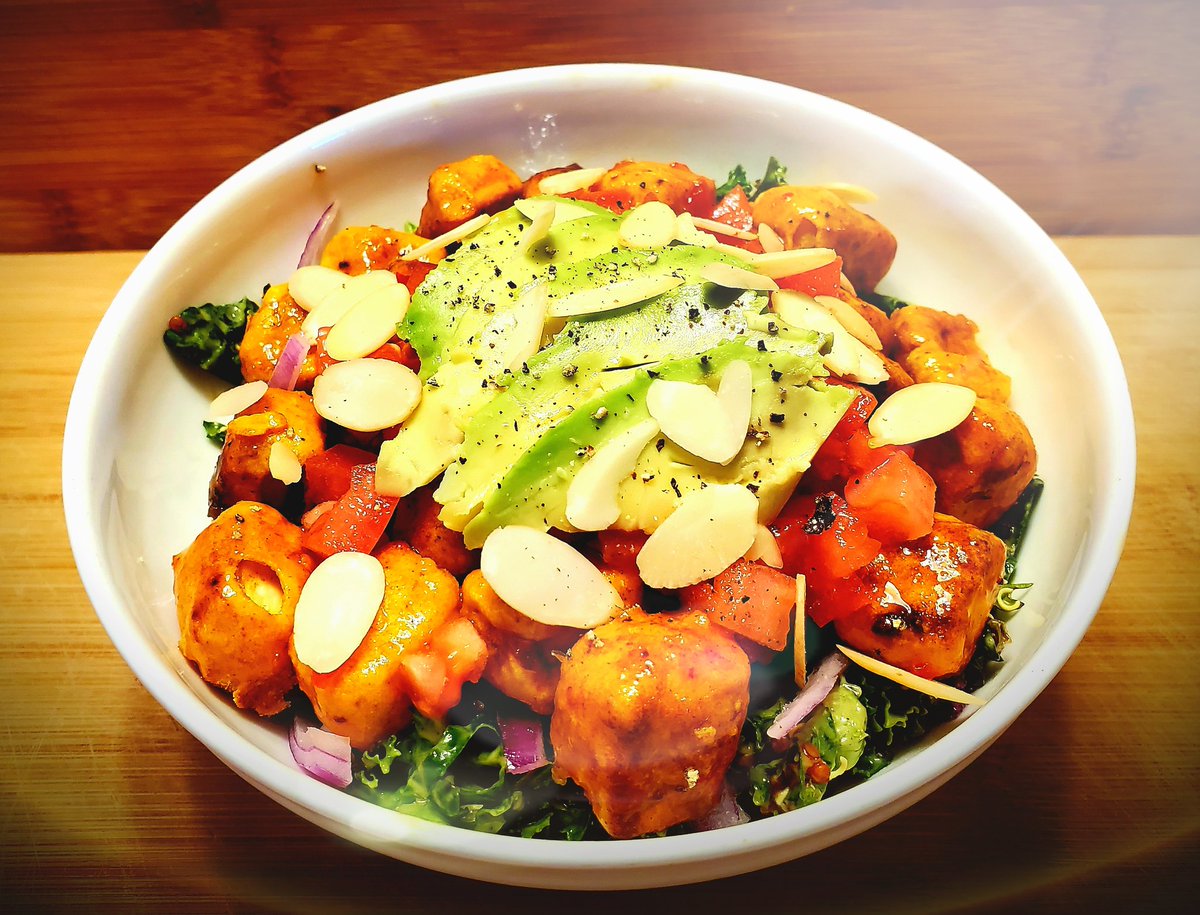 t_vegan's tweet photo. @cscc_edu let you students, faculty and employees know that we will be doing a regular #wellnesswednesday pop-up at @thehillsmarket from 11:30a to 2:30p every Wednesday!
#cbivegan #veganfood #veganowners #blackownedbusiness https://t.co/h2CcaUS6aR