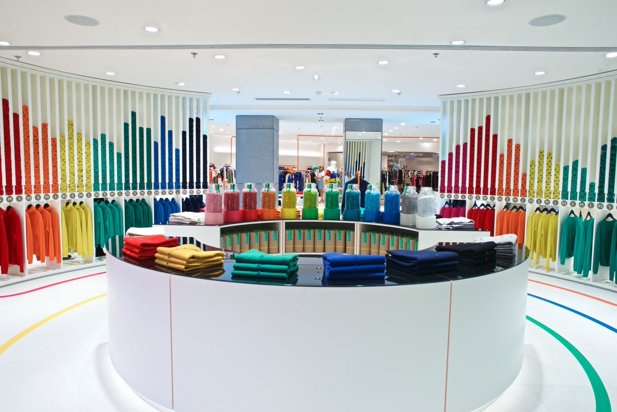 insidertrends's tweet photo. .@Axelarigato @BenefitUK @benetton and 47 more of the world's best retail displays - https://t.co/0Og97WXaXt #retail #vm #visualmerchandising #retailvm #retaildisplay #storedisplay #retailtrends https://t.co/VKpCtrWKLw