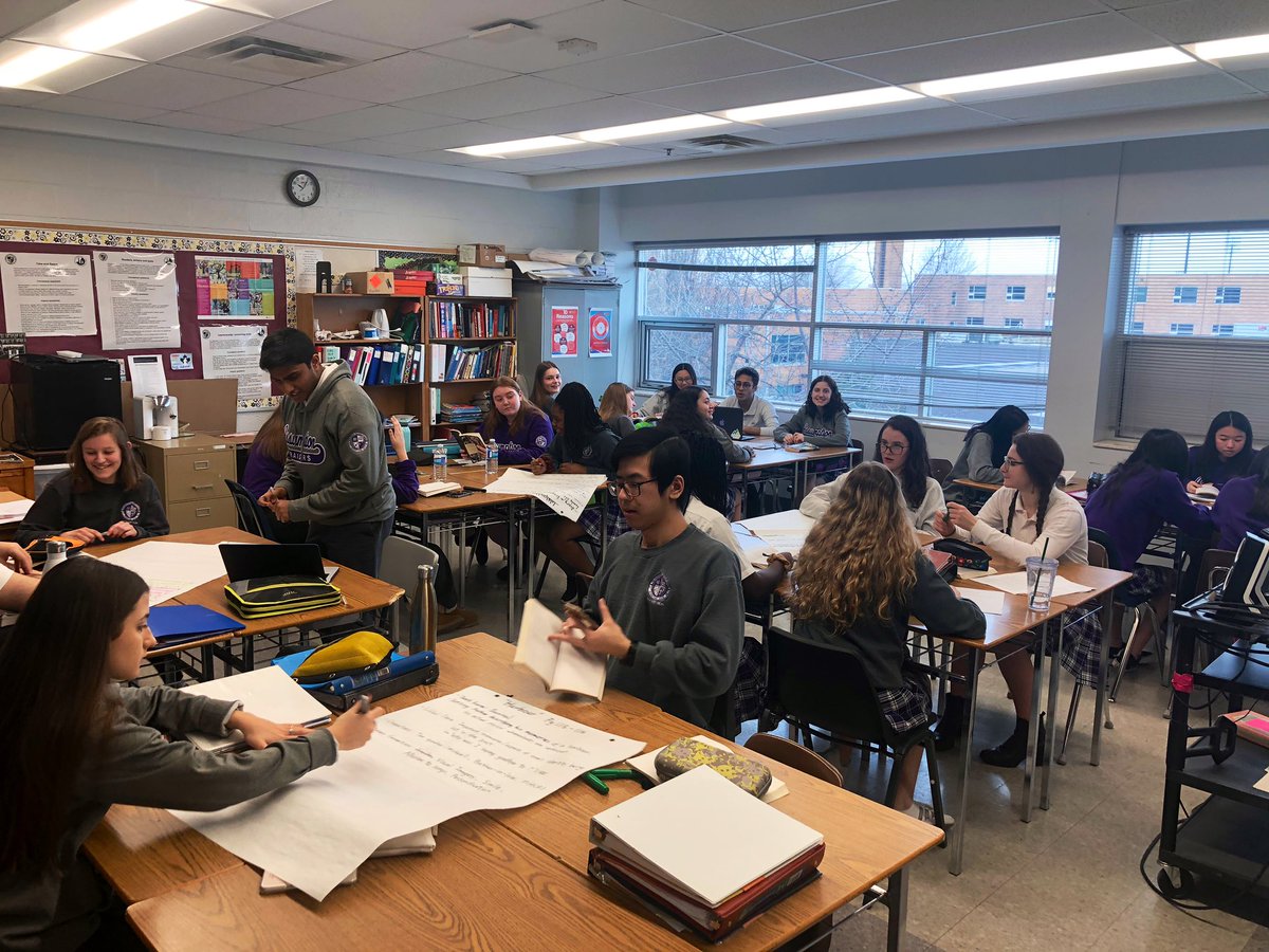 pearceteacher's tweet image. #runninginthefamily #discussiongroups are in full swing in grade 11 #English #IB #michaelondaatje @AssumptionH