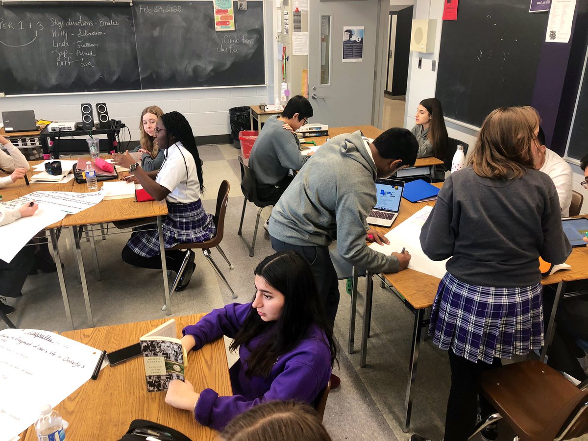 pearceteacher's tweet image. #runninginthefamily #discussiongroups are in full swing in grade 11 #English #IB #michaelondaatje @AssumptionH