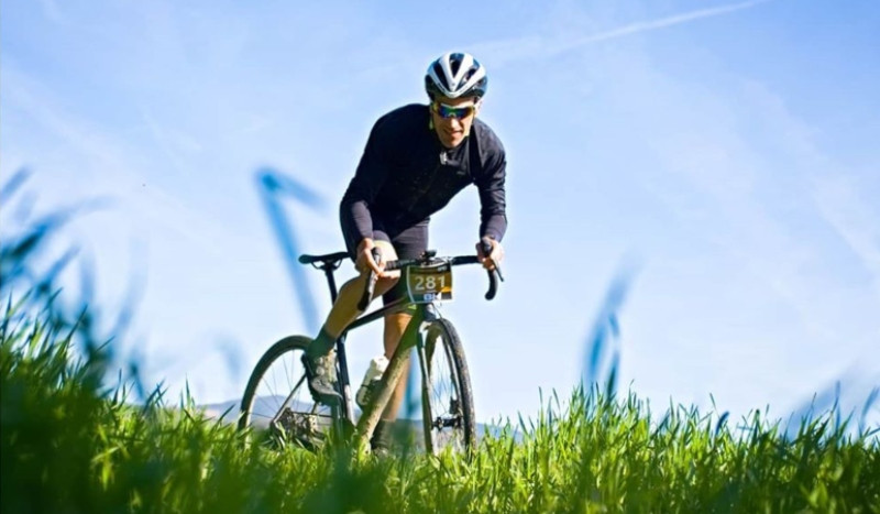 Eneko Llanos se pasa al gravel: "Buen calentón y dolor de piernas que me llevo de recuerdo" dlvr.it/RQfMXB