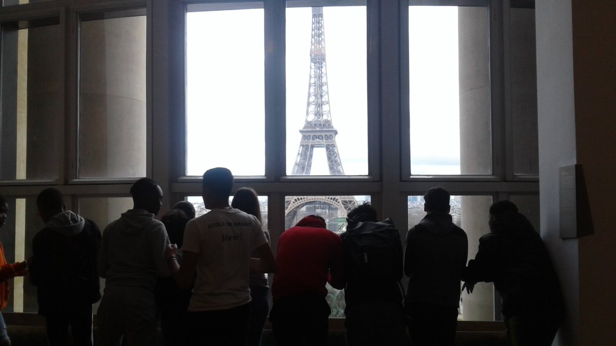 SVT_Bergson's tweet photo. Au tour des 2ndes 1 de débattre sur l'affaire de la super patate au @Musee_Homme https://t.co/oEQ9xzzC7k