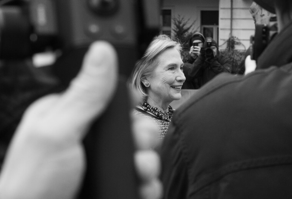 _onscene's tweet photo. The Ex-First Lady @HillaryClinton takes time for fans and journalists at the @berlinale.
📸: Marco von Felten

#HillaryClinton #Berlinale #onscene https://t.co/I5WGd94X0o