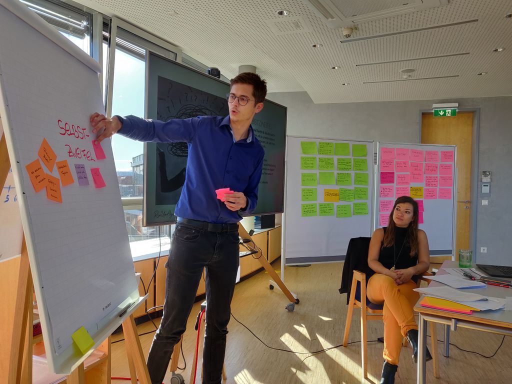 Doubt or success - what's the nature of your mindset? In her fantastic workshop Julia Sirk of https://www.rise-up-agency.com/ showed us how to deal with common fears and think #success in tune with our #values. Start working on your #mindset today and get ahead tomorrow! #mindmanagement