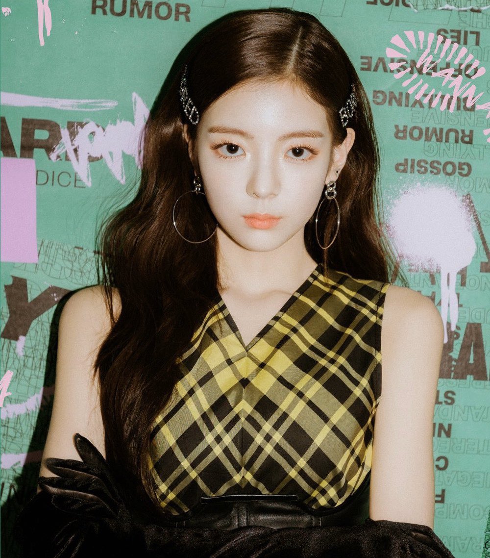 th1nness's tweet photo. 있지 리아 https://t.co/RbJKTgnksP