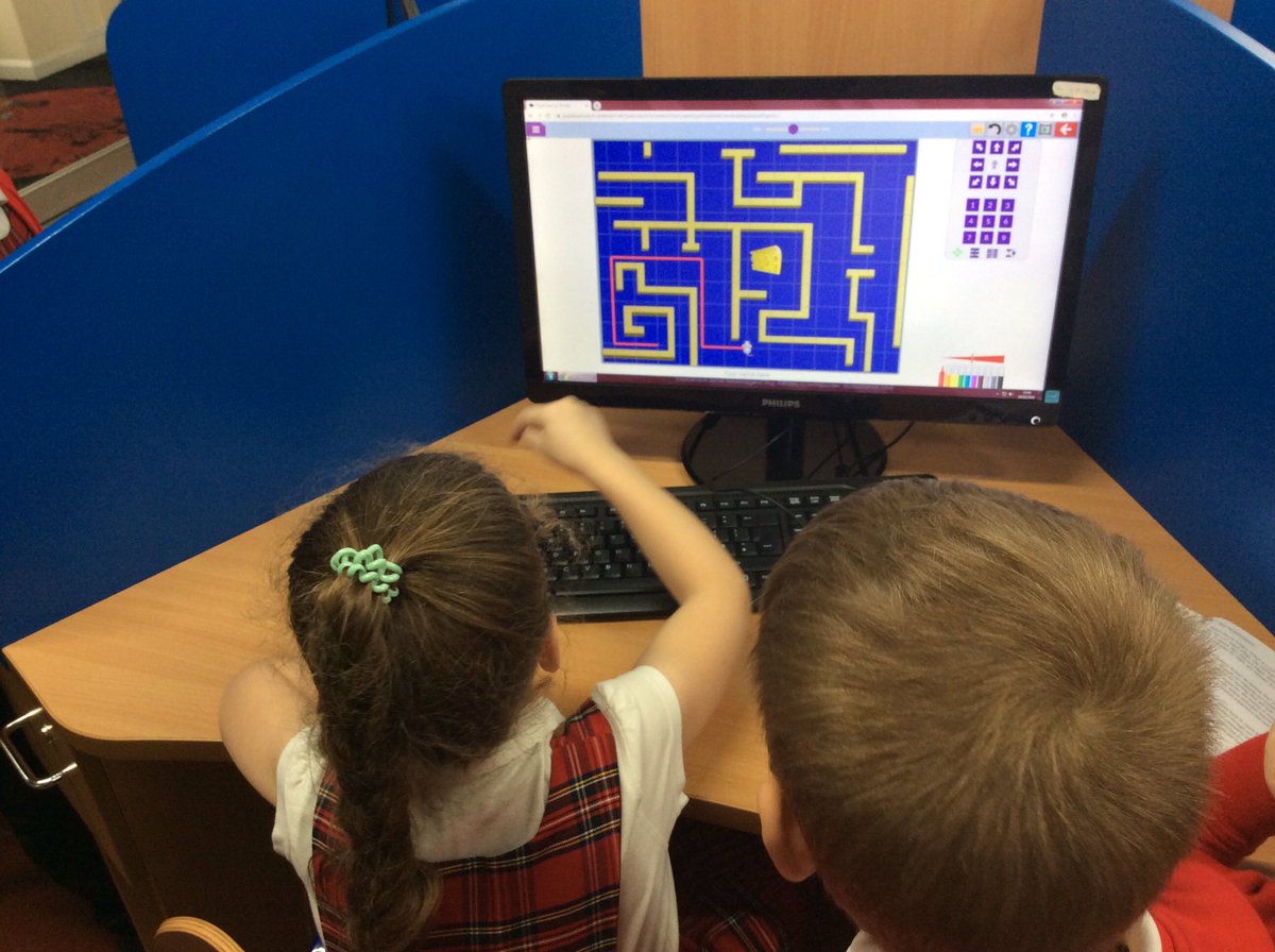 Class1Aspull's tweet image. Fantastic work on the computers following mazes and estimation how many spaces to move in each direction #acpscomputing