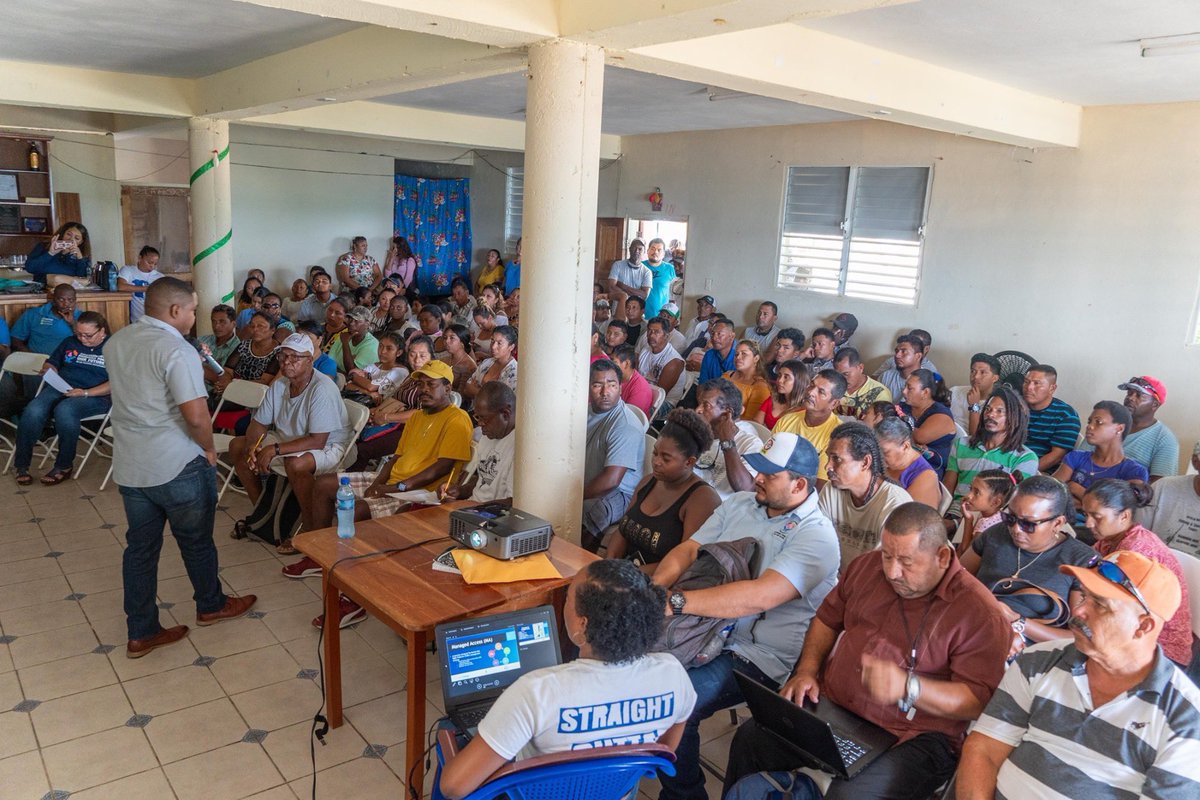 itschadbowman's tweet photo. Last week I had the pleasure of sharing the results from my recent research on the stakeholders’ perceptions on the implementation of Managed Access in Belize with some of the folks from area 3,4,5 & 7 and members from Belize’s Protected Areas Managers. #managedaccess https://t.co/3yOhbrDKfw