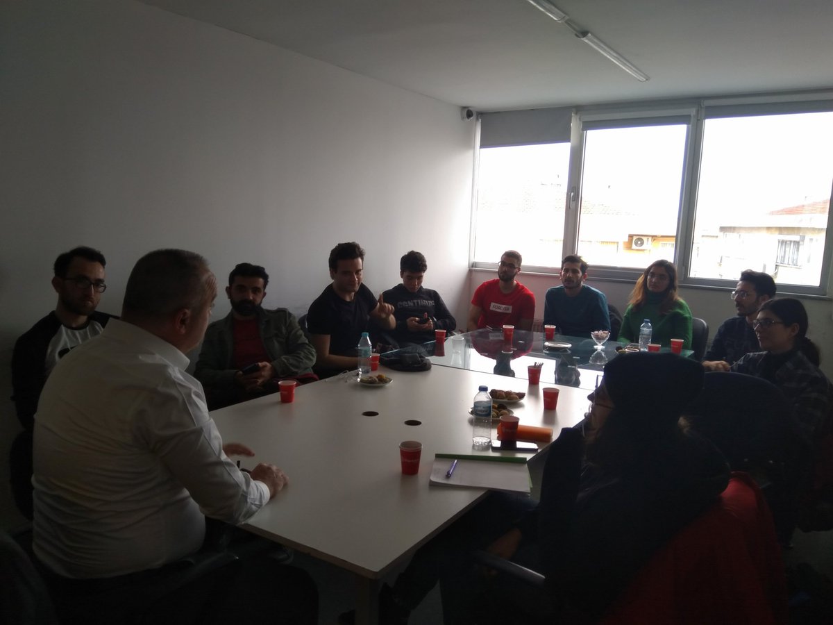 Cumartesi günü "Sektör Buluşmaları"nın ilk durağı olan BilgeAdam Akademi'deydik. Ümit Ali Orman hocamız bizi sektörle ilgili bilgilendirdi ve sorularımızı cevapladı. Hocamıza ve tüm ekibe, bizi ağırladıkları için teşekkür ederiz.😊

#iucbk #sektörbuluşmaları #bilgeadam