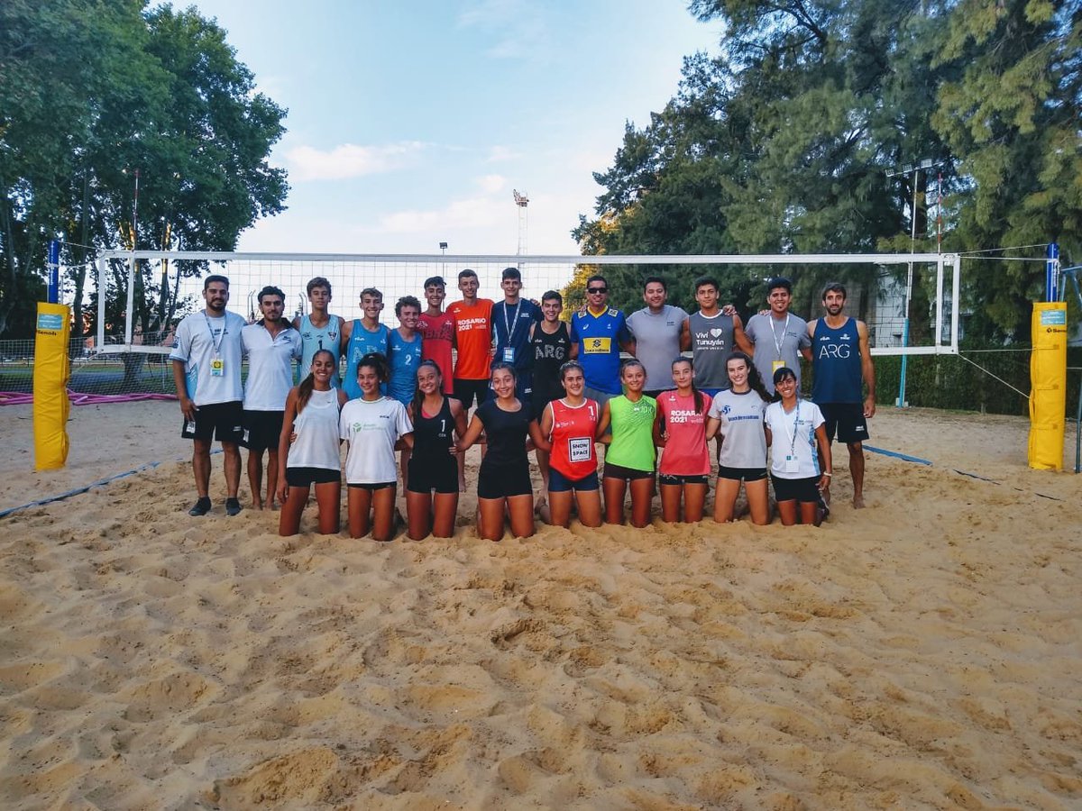 CopVoleibolClub's tweet photo. Beach Volley/Campus Dakar 2022 en el CeNARD

-16 atletas convocados (Aime Lemes).
-7 jornadas de entrenamiento en doble turno.
-Técnicos a cargo: Ian Mehamed, Giuliano Mezzagno y Fernando Siri.
-Especialista invitado de Brasil: Marcelo Carvalhaes.

Fuente: @Voley_FeVA https://t.co/TYLBazIadi