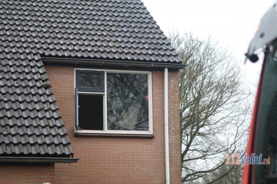 Veel schade na felle brand op zolder van woning in #Voorthuizen. 112Vallei.