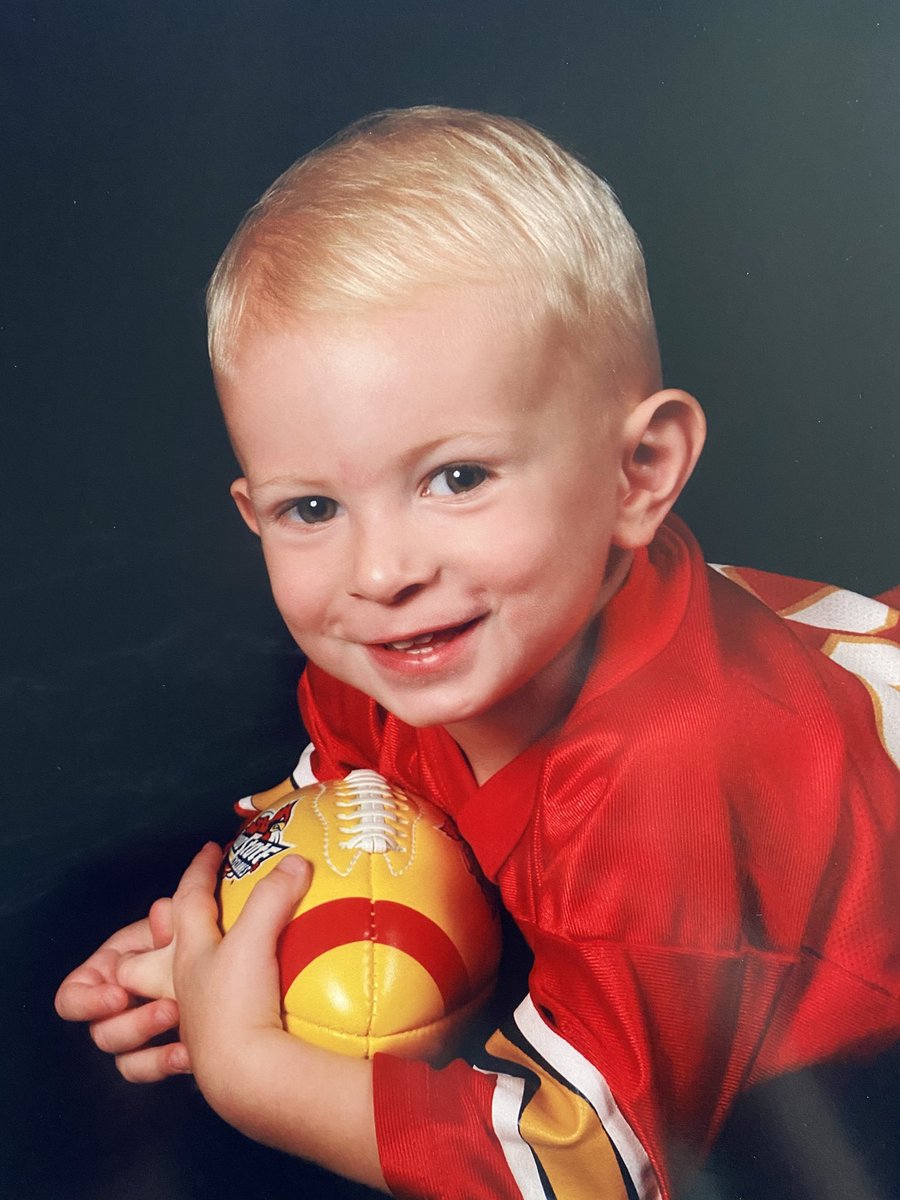 NaNeighbor's tweet photo. Awwwe!  Feeling nostalgic #momlife #nowseventeen https://t.co/Vls3eF3Pwb
