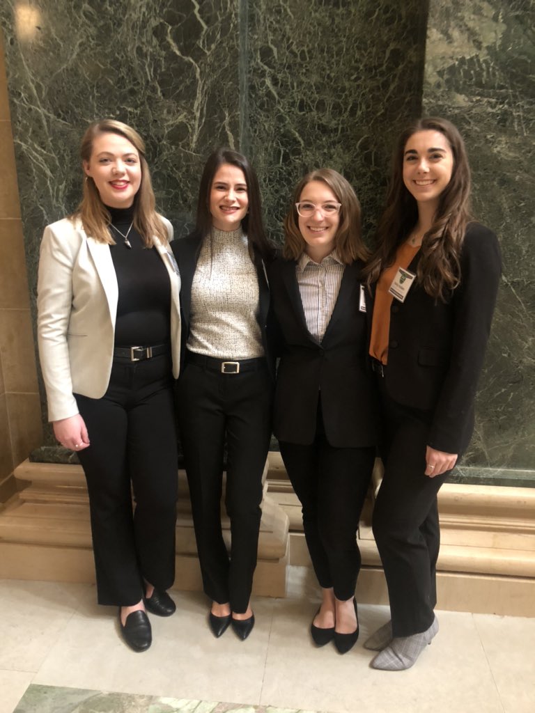 emilyholdss's tweet photo. A few of the peer health advocates representing at the Health Advocacy conference! #HEAE20 #TIPH https://t.co/0XNgub6bIT