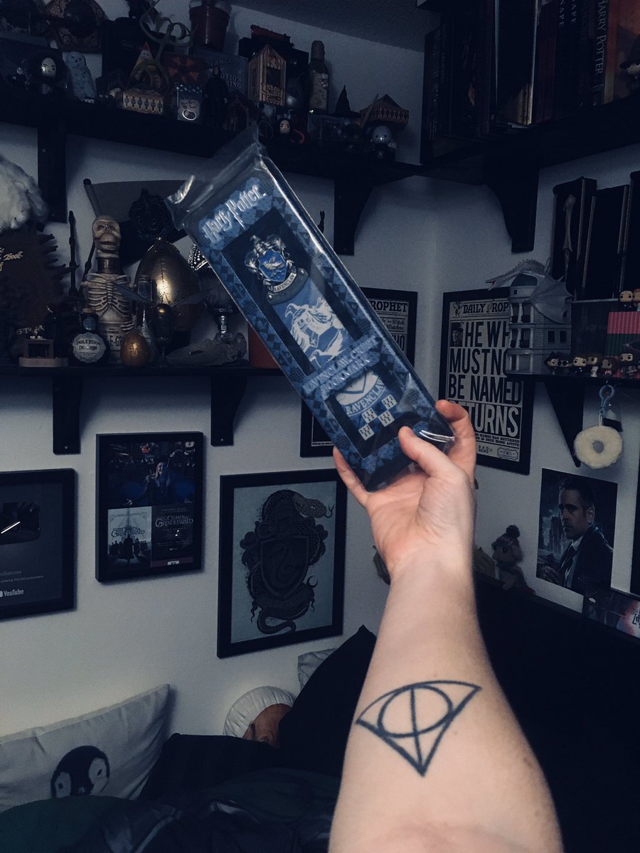 Giving away this Noble Collection Ravenclaw Bookmark 👀 Picking one person who retweets this 🥰
