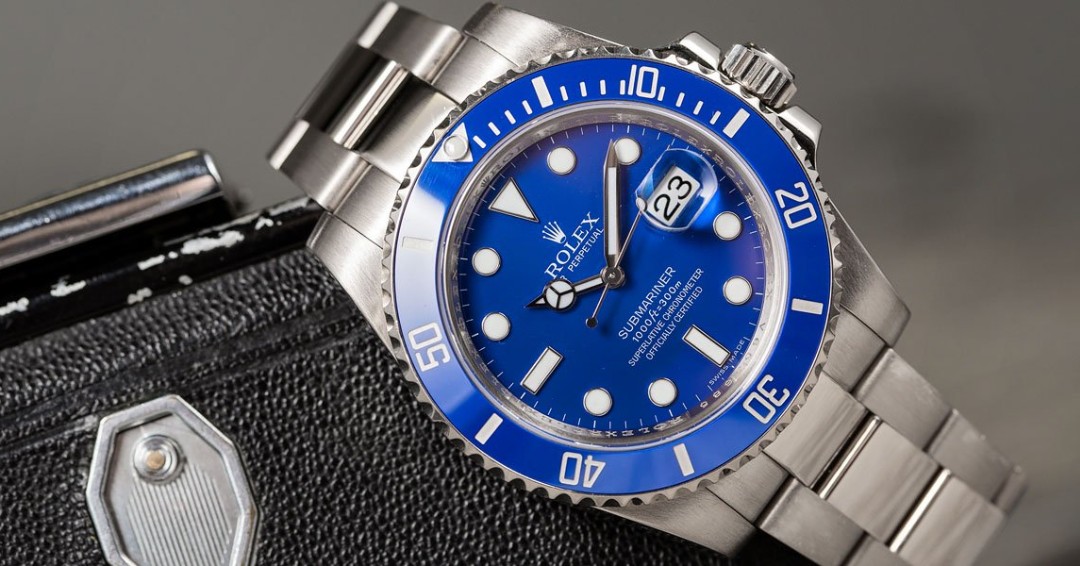 It's a ROLEX and it's the 2020 Pantone color of the year, 19-4052 Classic Blue. They are crafted from the finest raw materials and assembled with scrupulous attention to detail -- the perfect addition for your style.

#sophisticatedstyle #luxuryliving #sophisticatedliving #smlag