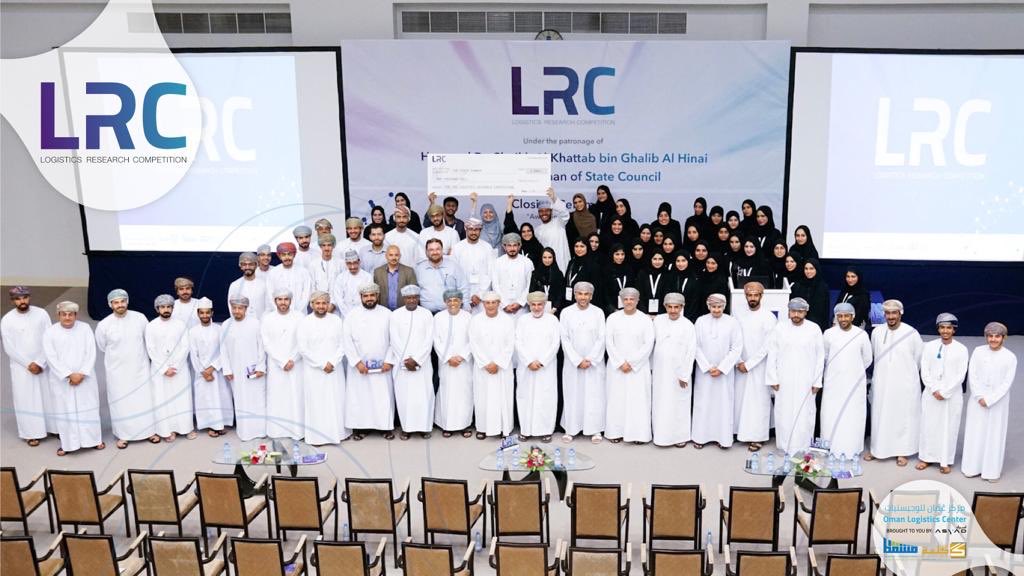 AlAlhatmi's tweet photo. نفخر كأبناء هذا الوطن أن نرى أبناءنا وبناتنا من مختلف جامعات وكليات السلطنة ممثلين ب 27 فريقاً يبدعون في تقديم أفكارهم وبحوثهم في هذا الحدث اللوجستي.
بهمة هؤلاء الشباب سيرتقي القطاع اللوجستي ويلعب دوره كمحرك إقتصادي مهم بإذن الله.
#مسابقة_البحوث_اللوجيستية
#ResearchLogistics https://t.co/BUYKrCJVIX