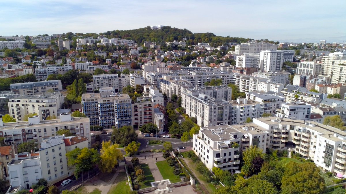 SuresnesJaime's tweet photo. "Depuis 16 ans que j’habite Suresnes, j’ai appris à l’aimer pour sa mixité et sa simplicité, pour son « Esprit Village », pour son cadre de vie et sa géographie exceptionnels."
@BOUDYGuillaume, candidat aux municipales 2020
#AvecBoudy #SuresnesJaime https://t.co/vRdBwQGev3