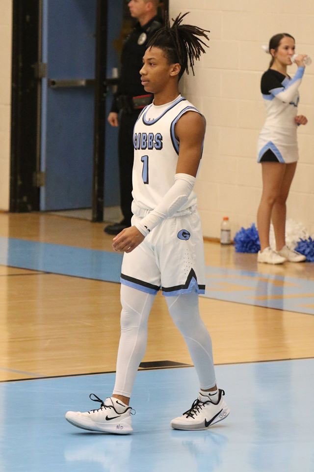 M_Robinson10's tweet photo. THANK YOU GIBBS HIGH SCHOOL .. 💙  1️⃣ ✖️ 6️⃣ https://t.co/MzfSU4xhBt