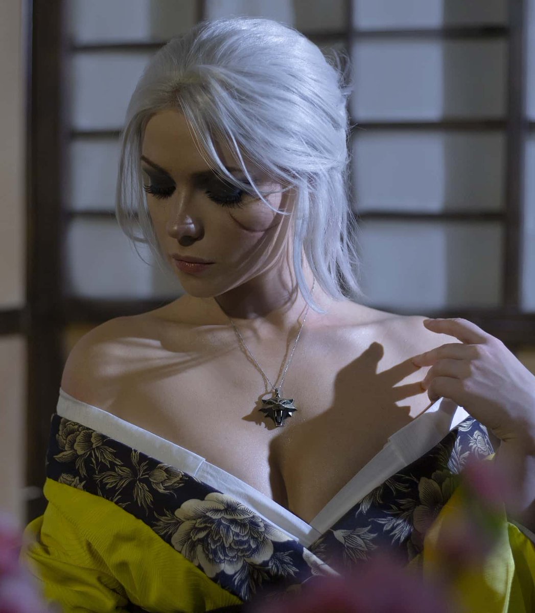 thewitcher's tweet photo. Ciri: @Irine_Meier 
Photos: @Fokken_Greed https://t.co/u3u5jvooGF