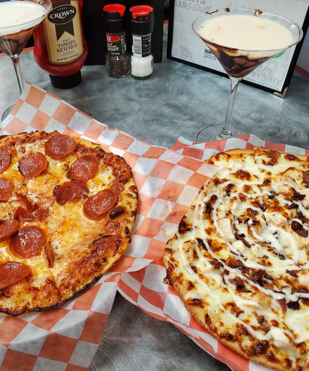 Homeplate_MA's tweet photo. Let us brighten your Monday with this special – half off all dine in pizzas today only 🙌🎉😍

#homeplate #nowthatsfresh #eatlocal https://t.co/JD9Kj88UqF