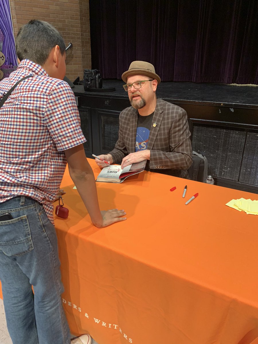 library_edison's tweet photo. @edison_school Rangers meet best-selling author @AlanGratz 📖🤠 thanks to Mr. Gratz @MeyerlandMS and @InprintHouston @HISDLibraryServ @HISDEastArea @HISD_Literacy #rangersread https://t.co/jhh71Unk7J