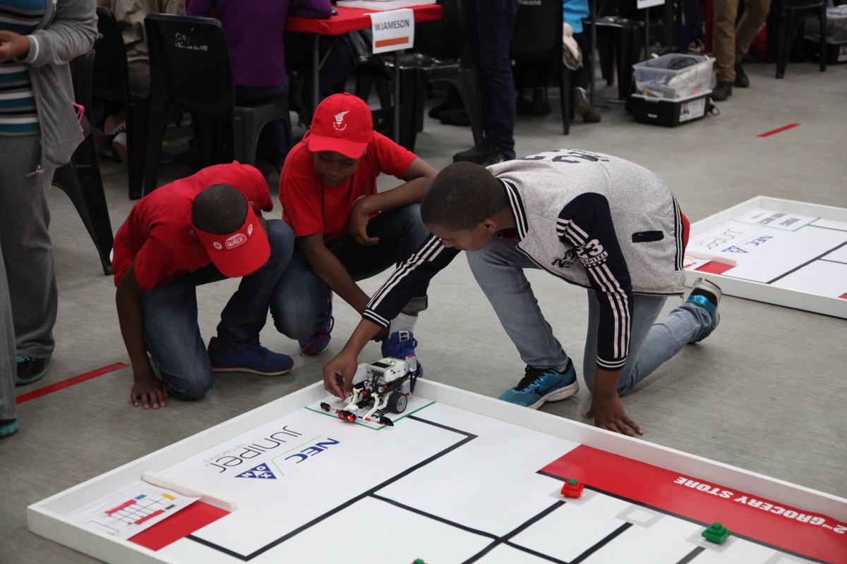 LEGOfoundation's tweet photo. Quieres ser parte de crear el futuro de aprender por medio del Juego con Tecnología? Estamos invitando a aliados de implementación de Colombia a ser parte del diseño y escalamiento de intervenciones de juego y tecnología en education. Visita https://t.co/aK59QUzam5 para ver más https://t.co/1HTiDcp5KA