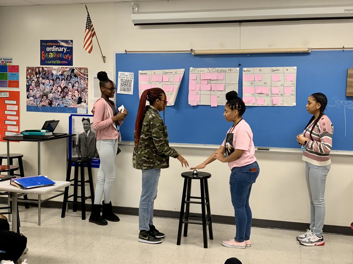 ElaJenicek's tweet photo. “Family” Feud! #PBL
#notabadMonday
#richinstudentsuccess https://t.co/CqeZZgXxiY