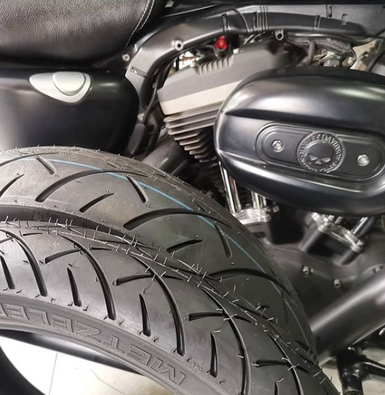 MetzelerMotoUSA's tweet photo. No bad days when you have a set of new tires! Even on a Monday...
📸 @automotor_mks https://t.co/EpYWREcijs