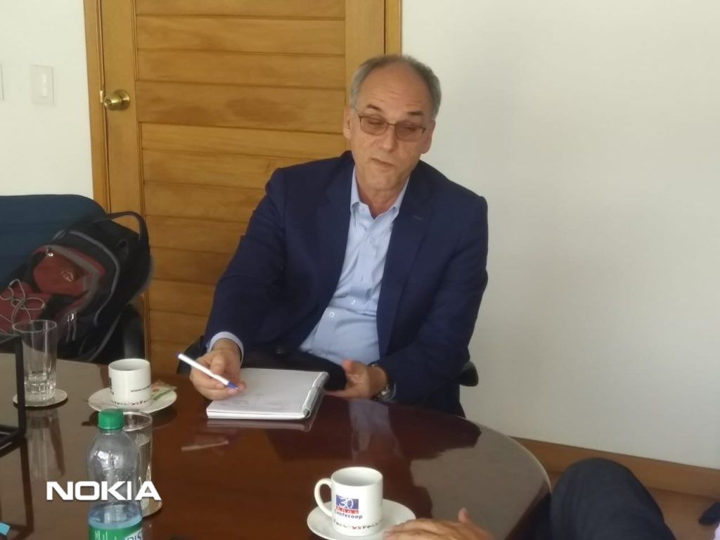 ConfecoopCol's tweet photo. Carlos Acero Presidente de #Confecoop #Colombia y Sr Alexander Serrano VicePresident Senior de National Cooperative Business Asociation @NCBACLUSA “Construyendo una economía inclusiva” #NCBA #CLUSA
#AyudaMutua #Coop #Cooperativismo @NCBACLUSA https://t.co/9UdnlCbWmq