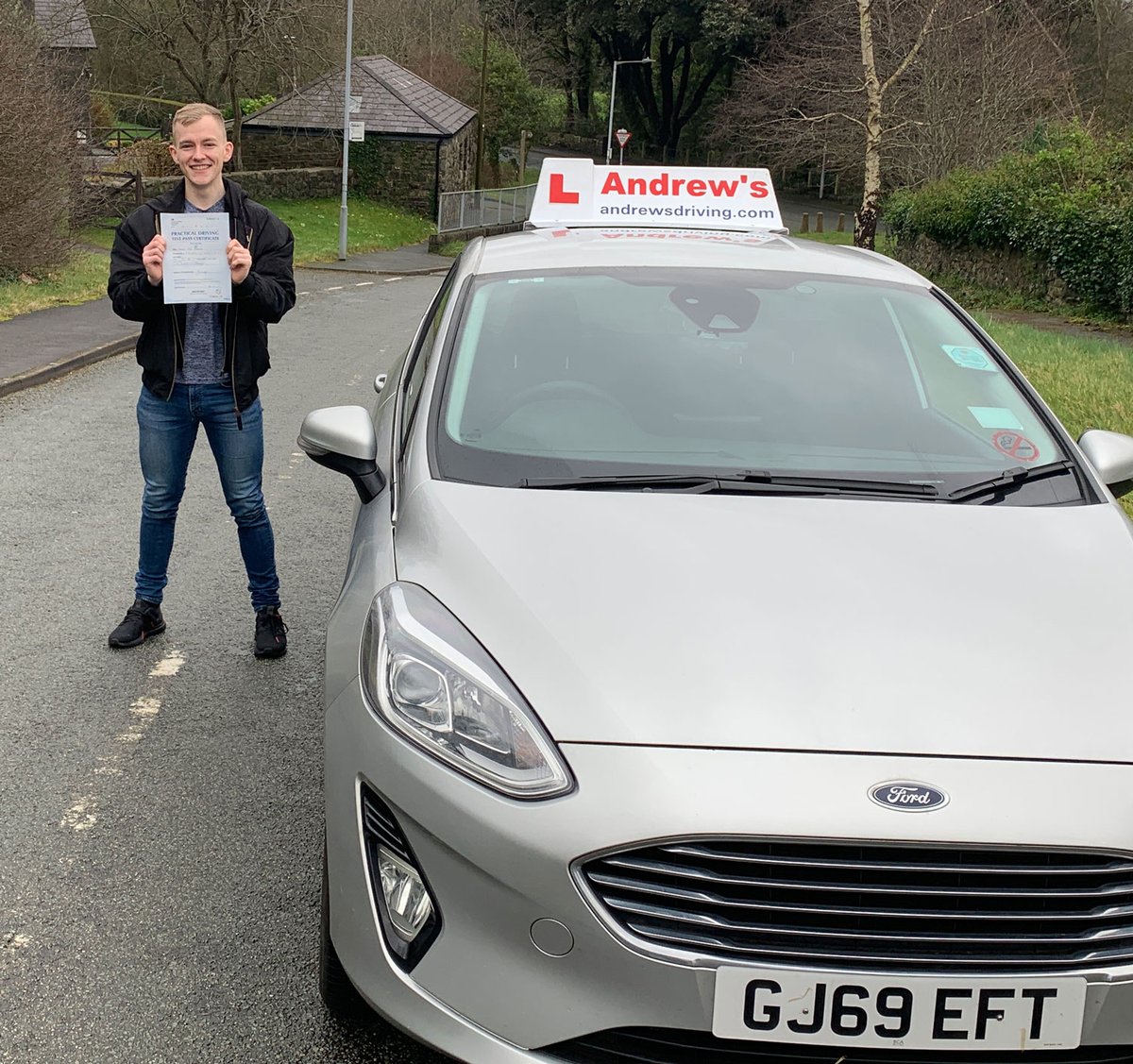DriveAndrews's tweet photo. Congrats Kieran Roberts a fantastic pass today with just 3 minors after taking an intensive driving course. Well done Kieran, good luck in your new career,drive safe.
#drivinglessons #drivingtest #northwales #intensivecourse #andrewsdriving
https://t.co/Gm2kU9oG2D https://t.co/rM77AskCNG