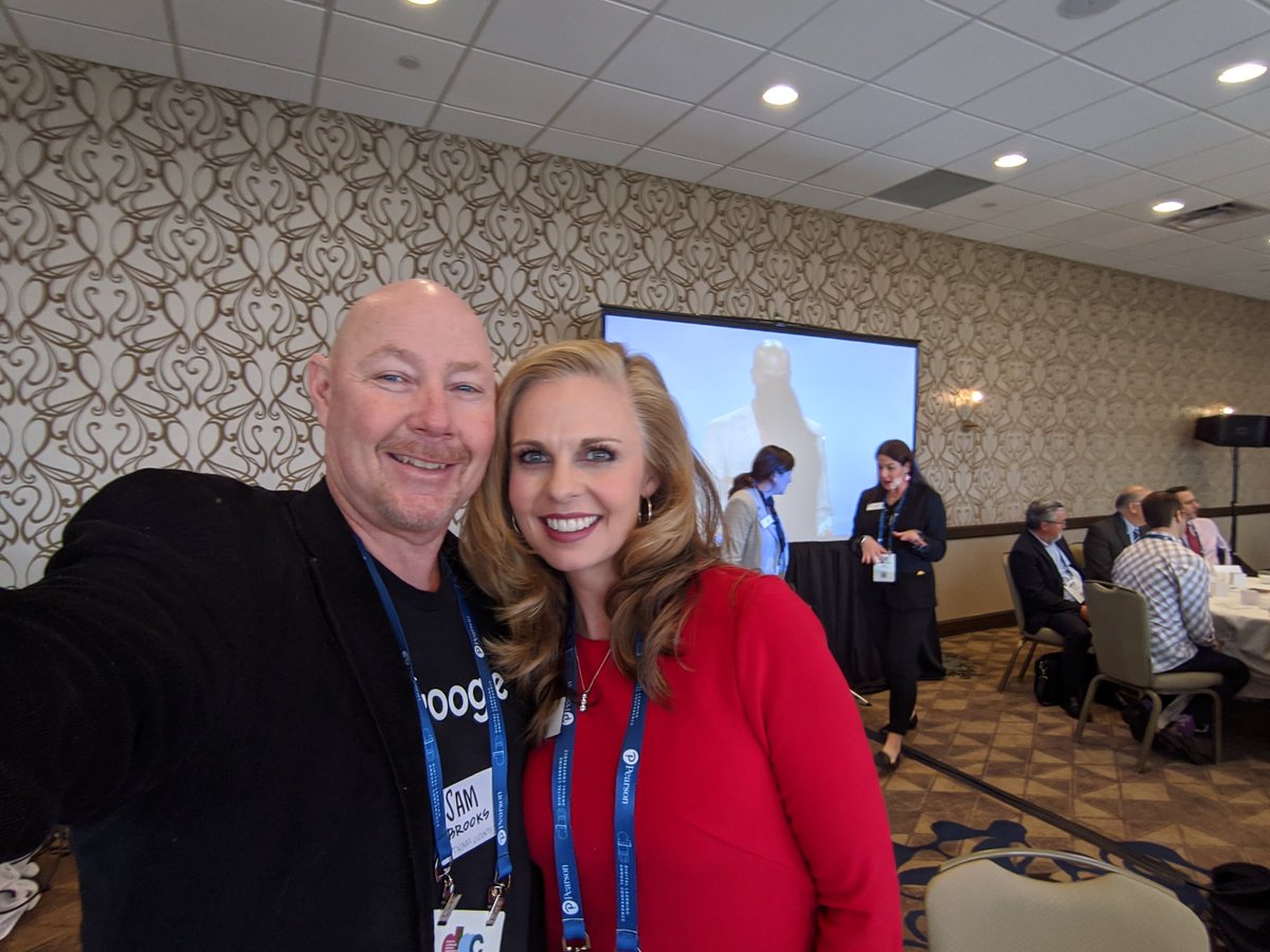 VS_UCDirector's tweet image. #FutureReadyPCSS

Great lunch with our @flvs_global  southeast region representative, Jessica Carter. #Goodtimes @theDLAC