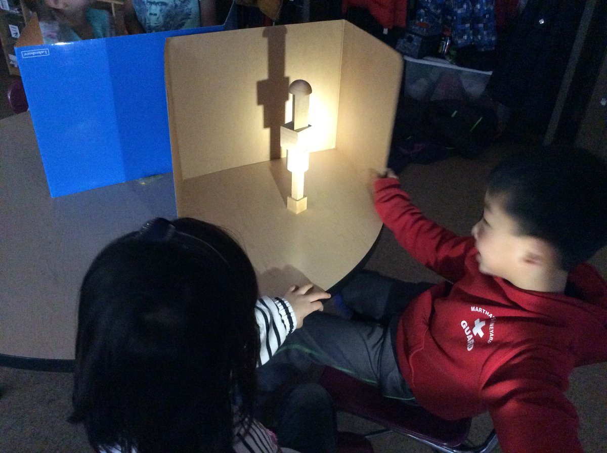 1LFirstGrade's tweet photo. We are having so much fun doing a light and shadows investigation! 🔦 https://t.co/DJjjEJrCEF