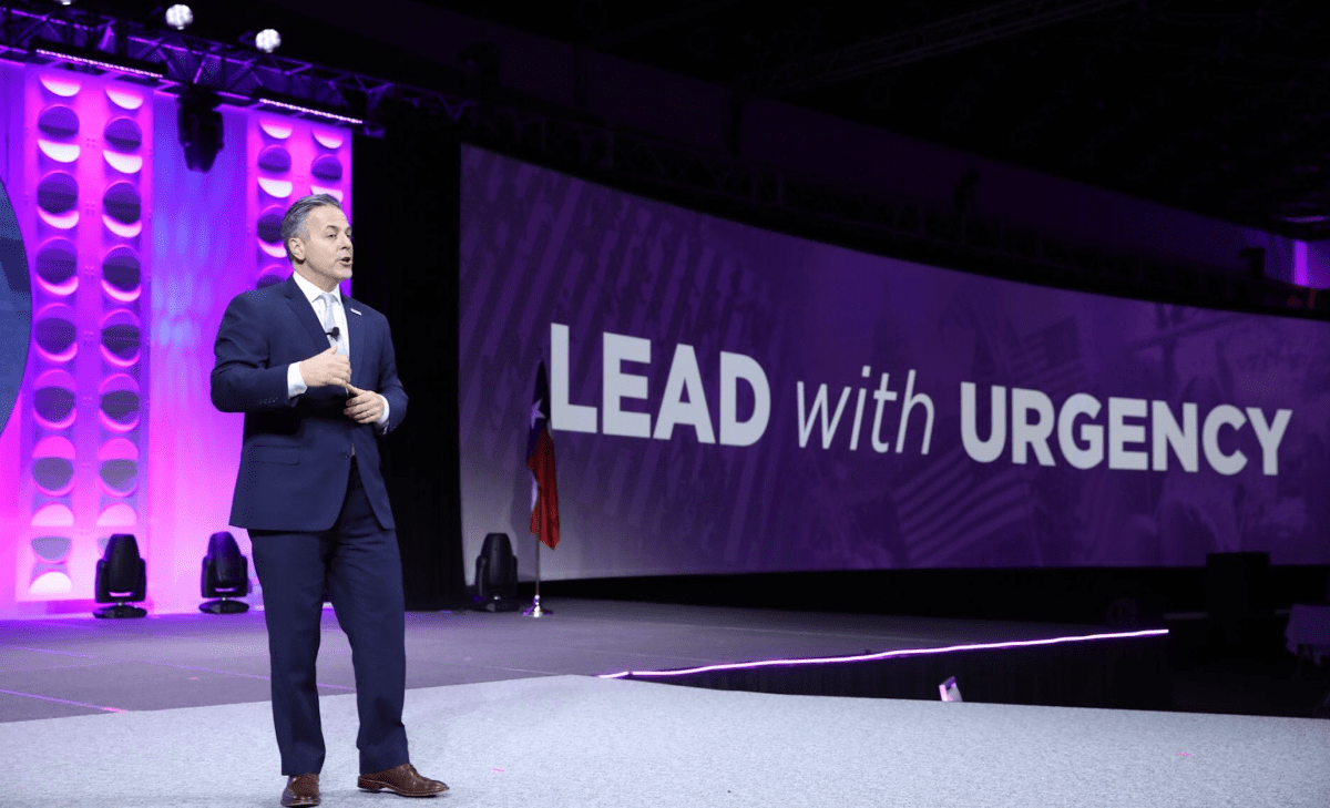 leagueofcities's tweet photo. We stand at a threshold of opportunity to breathe new life into cities, towns, and villages that have been weathering the storm of globalization and economic decline. https://t.co/rABZVyyqup #LeadwithUrgency https://t.co/0OJ2rQLgC1