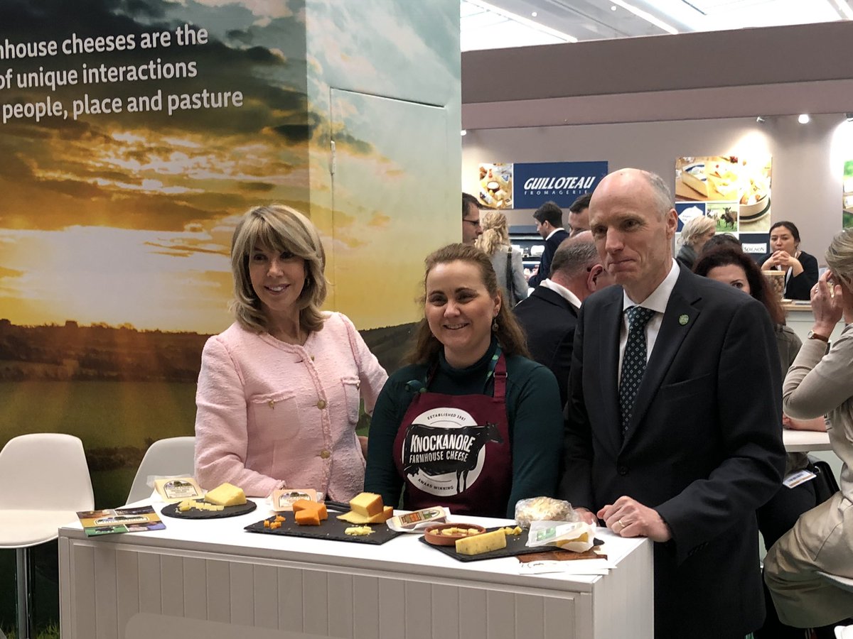 Wonderful selection of Irish #cheese producers at the #salondufromage promoting Irish cheese in France. @OriginGreen @Bordbia @durruscheese @CashelBlue @CahillsCheese @CooleeneyFarm @Fallscheese @KnockanoreFarm