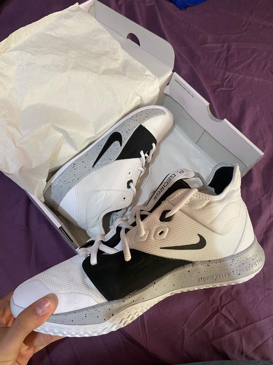 ImJonalynCanlas's tweet photo. Hello. Anyone who's willing to buy Sofia Navarro's (Ateneo volleyball player) shoes Paul George 3 size 10.5 Mens. Used once sa PVL lang. DM for the price. Thankyouuuu😘 https://t.co/qkRBHrPPTf