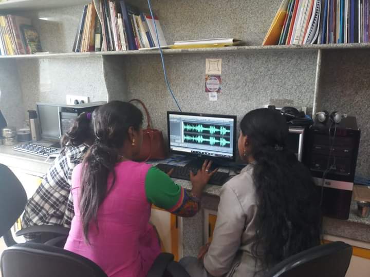 RadioActive90_4's tweet photo. Asha & Kavitha from the 'Shakti' team of #EcoGram were at the Radio Active studio to learn about the post-production (#editing) process. RJ @devakarpriyanka trained them on different aspects of audio editing and on how to best amplify #communityradio shows.
#Sustainability https://t.co/YYO6NgAvKu