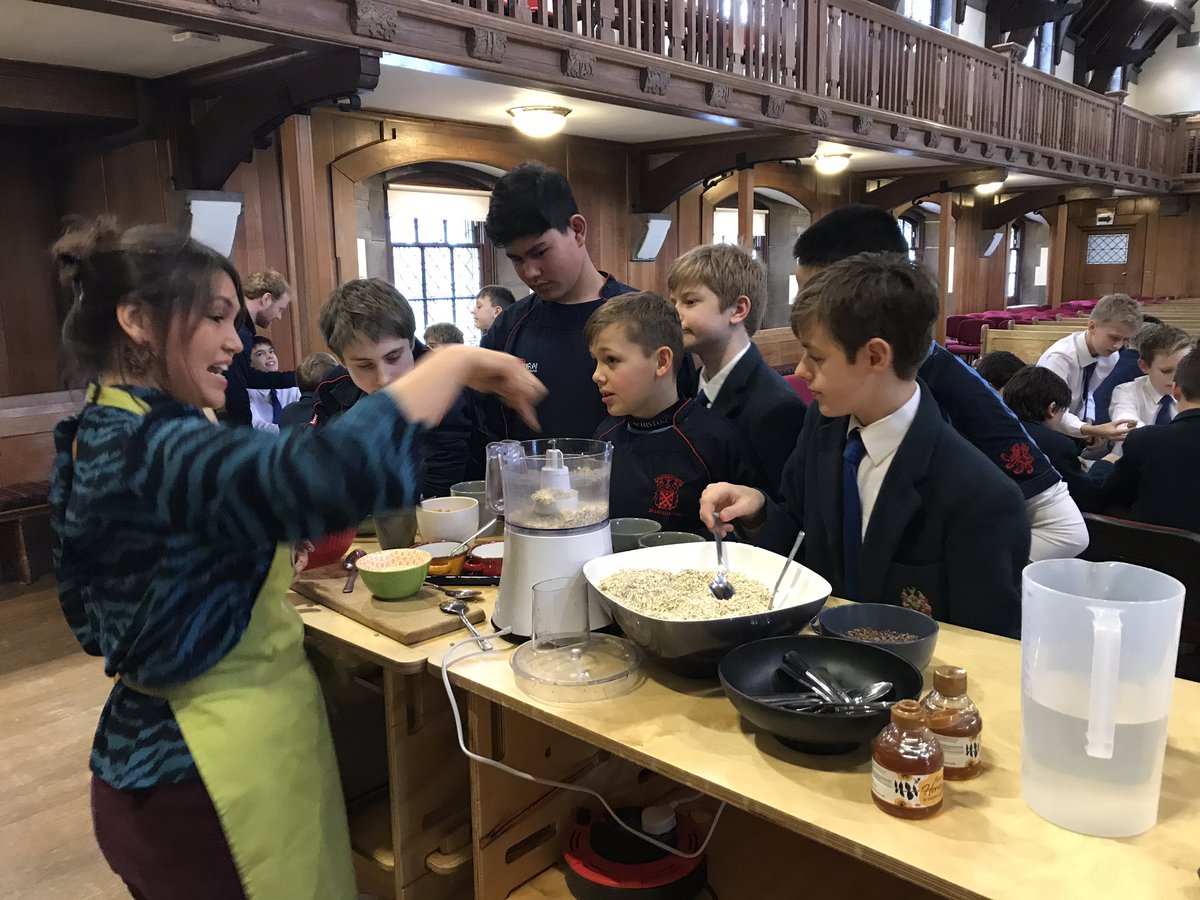 MerchiJuniors's tweet photo. Getting creative - making healthy snacks #BTCK #PitchForHealth @Chartwells_UK @ChartwellsInd #fun #HealthyEating #EatingForSuccess #PSHE #NextBigThing #BillionDollarIdea #LifeSkills ๐๐๐ป https://t.co/mXHBkYpclt