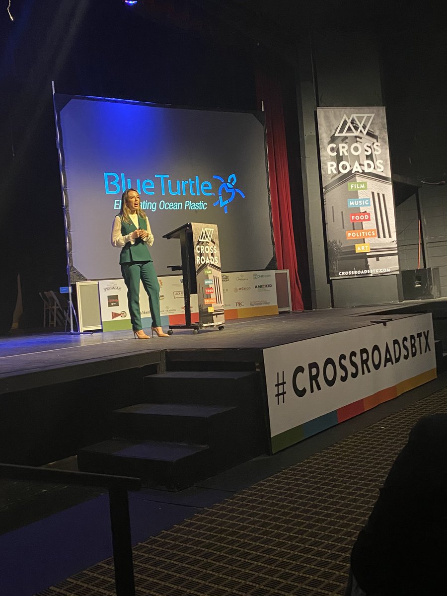 DrETontheBorder's tweet photo. Mind blowing session about how plastic litter affects our world. How much plastic do you throw away daily? #CROSSROADSBTX #BlueTurtleProject https://t.co/5IKlGvro9Z