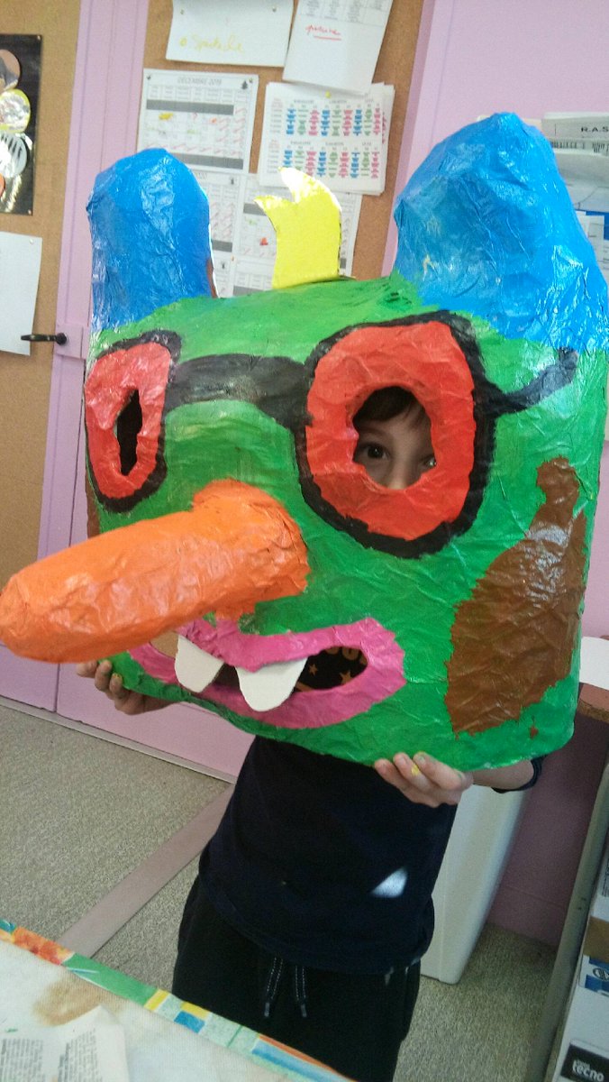 animstjean's tweet photo. Petits ou grands, jeunes ou vieux ...tout le monde s'active pour le carnaval..dernière ligne droite avant la fête ! https://t.co/ZMKpO4YVWW