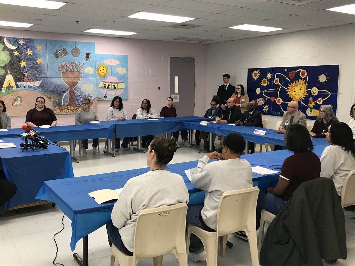CTCorrections's tweet photo. Invigorating conversation about Pell Grant supported education with Senator Chris Murphy. Thank you for joining us at York Correctional Institution this morning. #reentry #CTDOC https://t.co/v9Jr0gyUld