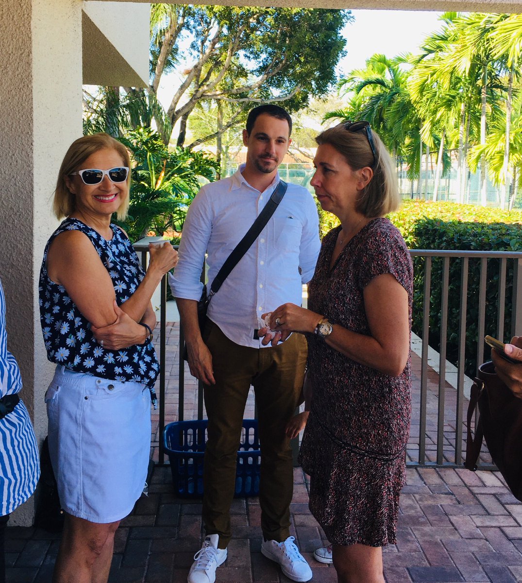 MiamiAccueil's tweet photo. Retour sur le Café-rencontre spécial Chandeleur de vendredi 🥞 Merci à tous d’être venu et merci à Valerie Flynn de nous avoir accueilli chez elle pour ce chouette moment 😉#caferencontre #fiafe #formidablereseau #frenchinmiami https://t.co/IfIuB4nyi1