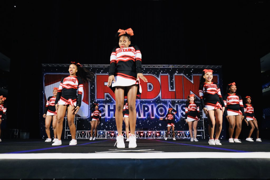 These ACTION SHOTS are filled with tons of ENERGY!!! ...check these out from last weeks competition!
#facialsfordays #facialsforever #energyiseverything