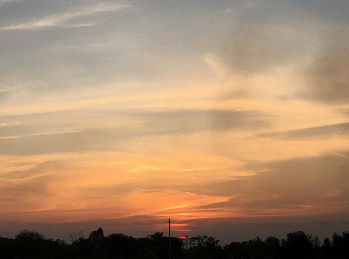 M04369724's tweet photo. เวลาเธอเหนื่อยหรือท้อ แค่หันมาทางนี้ก็จะเจอเราแล้ว🌥 #คําคมโดนๆ #คำคมความรัก https://t.co/b2HIvUISFp